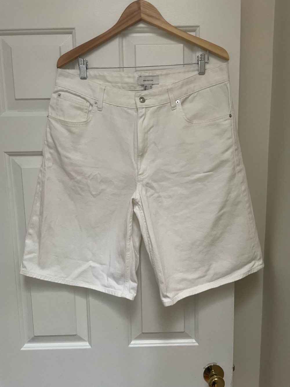 H&M White Knee-Length Bermuda Shorts with Clean Cut - Picture 3 of 5